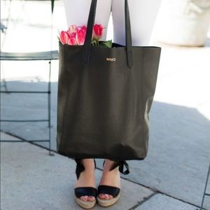 ✨SALE✨Cuyuna Classic Tall Tote in black leather